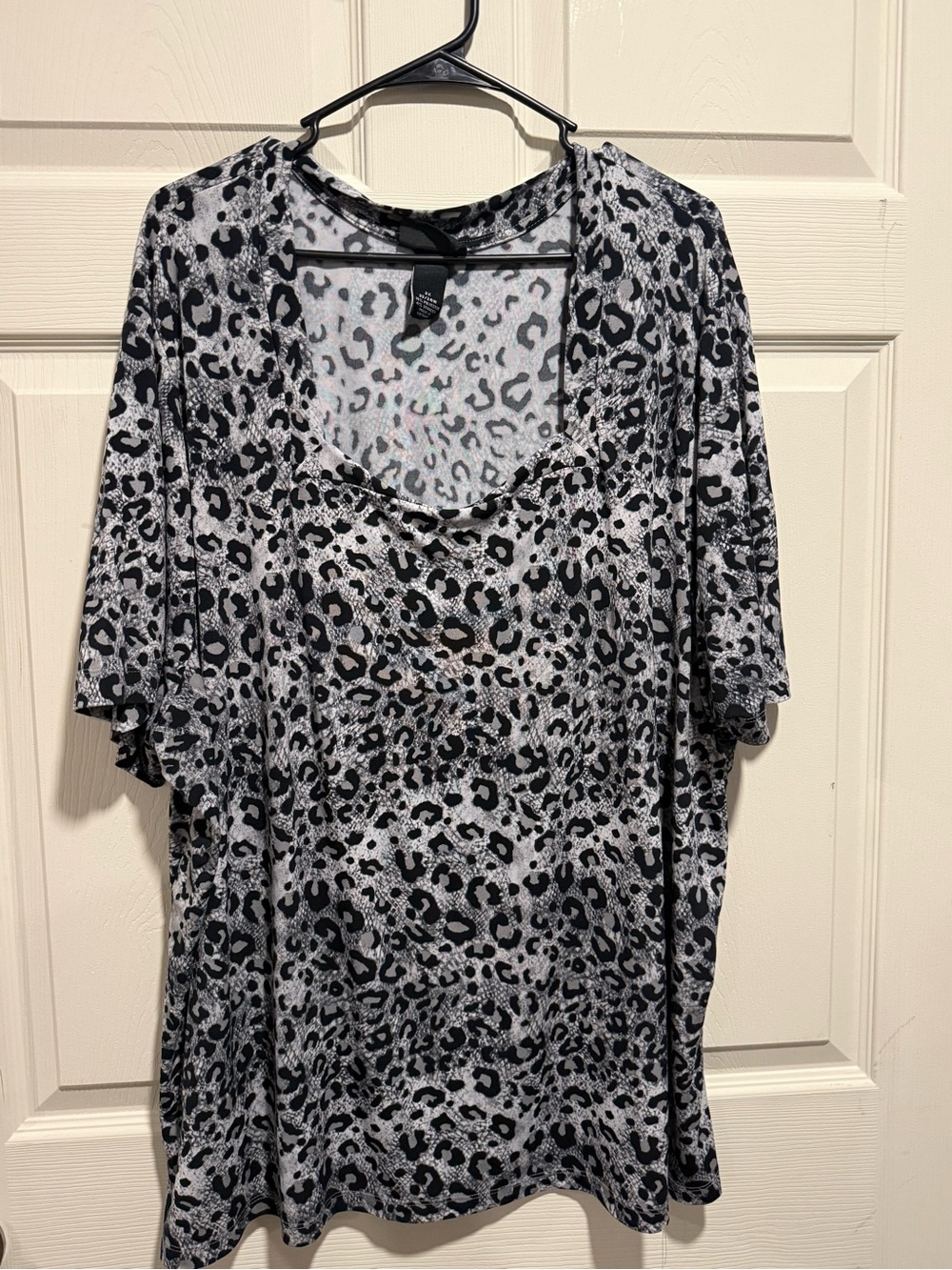 Maggie Barnes Gray & Black Leopard Short Sleeve Top